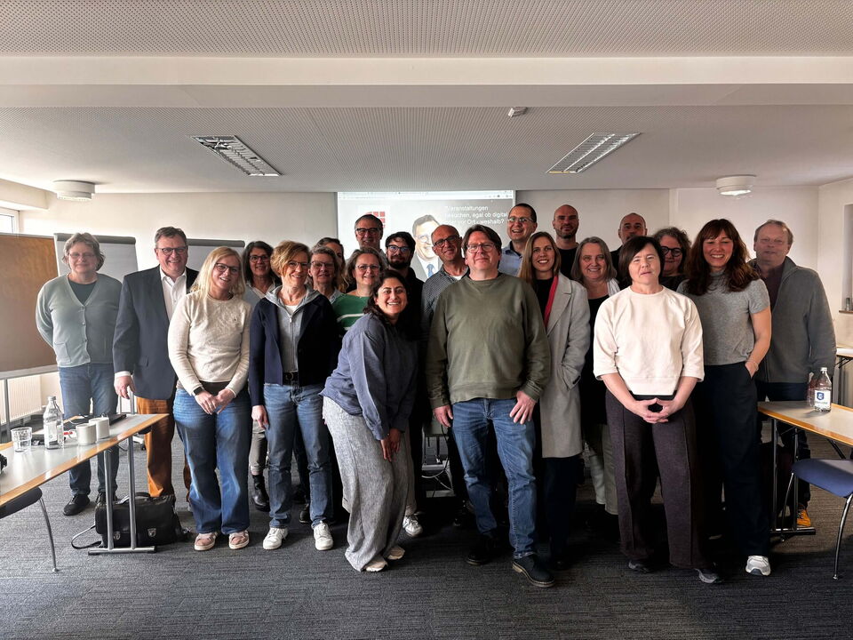 Gruppenbild von EAA-Beraterinnen und Beratern